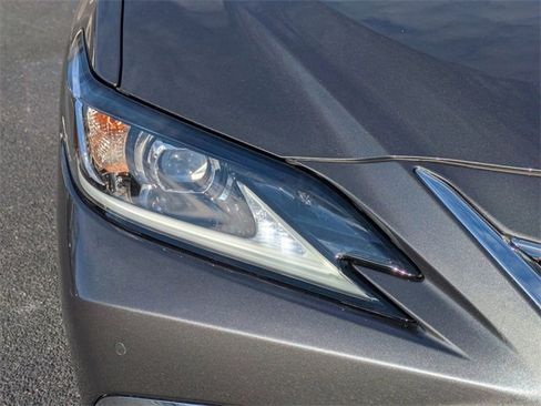 Used 2025 Lexus ES 350 w/ Premium Package image 10