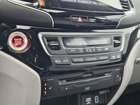 Used 2022 Honda Pilot Touring image 22