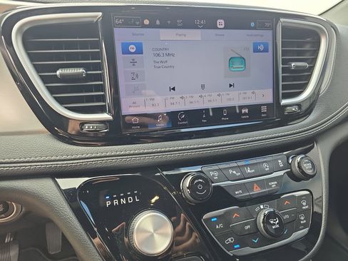 Used 2022 Chrysler Pacifica Limited w/ S Appearance Package FWD image 22