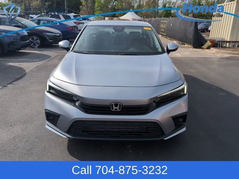 Used 2023 Honda Civic Touring image 2