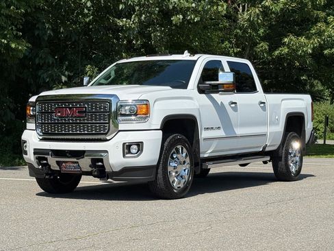 Used 2019 GMC Sierra 2500 Denali w/ LPO, Protection Package AWD/4WD image 7