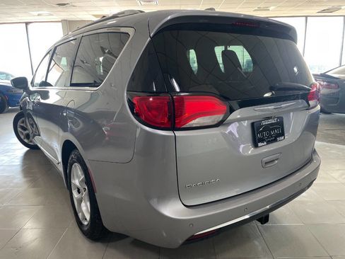Used 2018 Chrysler Pacifica Touring-L Plus w/ Tire & Wheel Group image 5