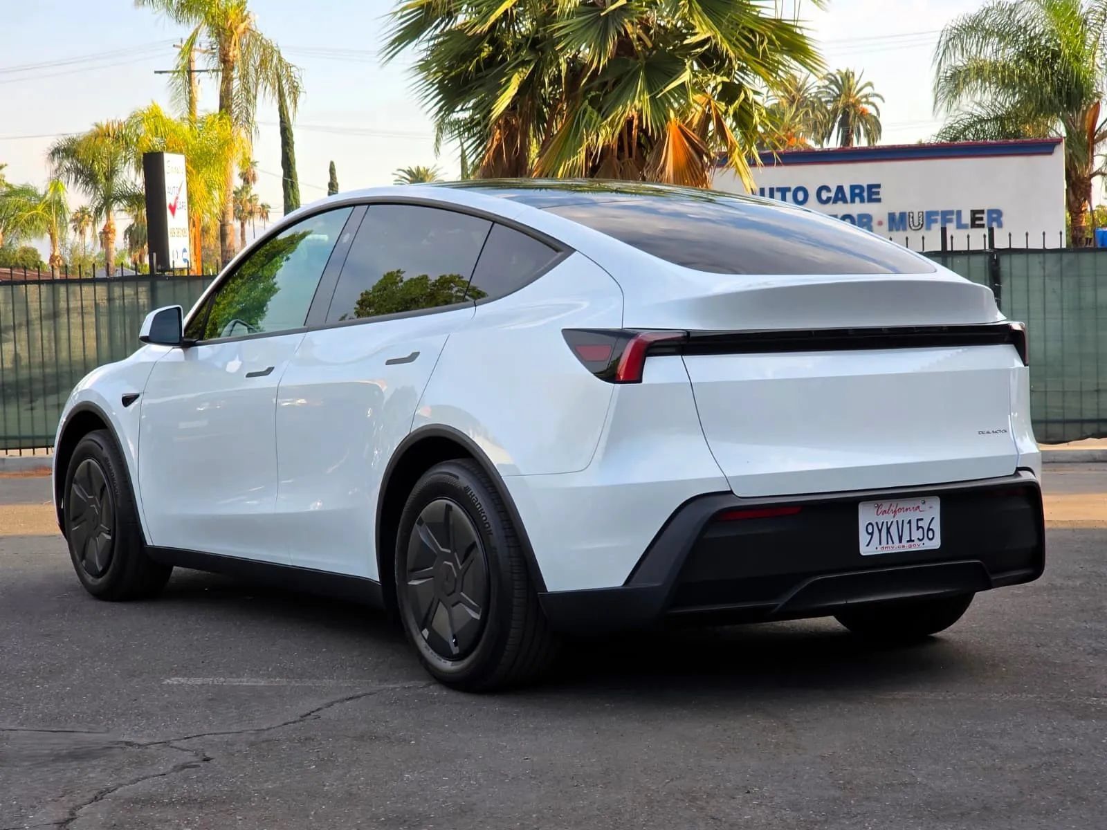 Used 2026 Tesla Model Y Long Range AWD/4WD image 4
