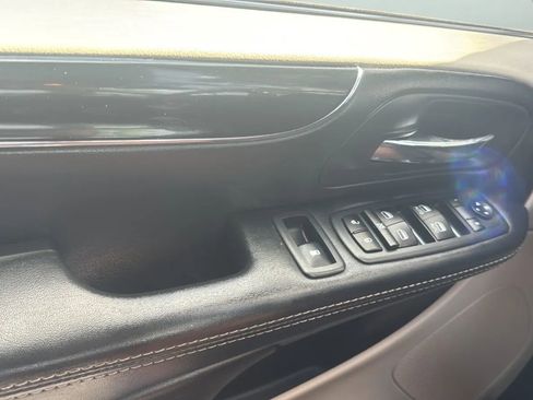 Used 2019 Dodge Grand Caravan SXT FWD image 16