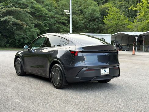 Used 2026 Tesla Model Y 2WD image 3