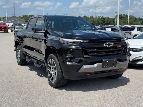 Used 2024 Chevrolet Colorado Z71 w/ Z71 Convenience Package 2 AWD/4WD image 2