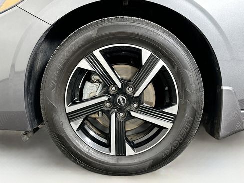 Used 2024 Nissan Sentra SV w/ Lighting Package image 11