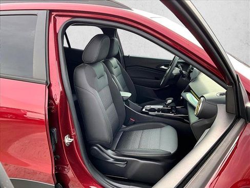 Used 2024 Chevrolet Trax LT FWD image 9