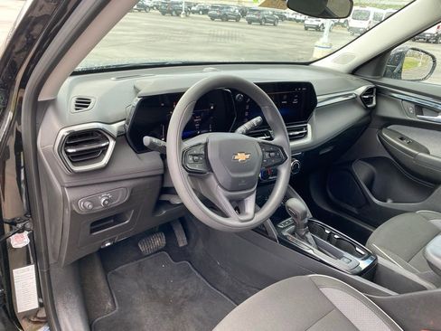 Used 2025 Chevrolet TrailBlazer LT image 12