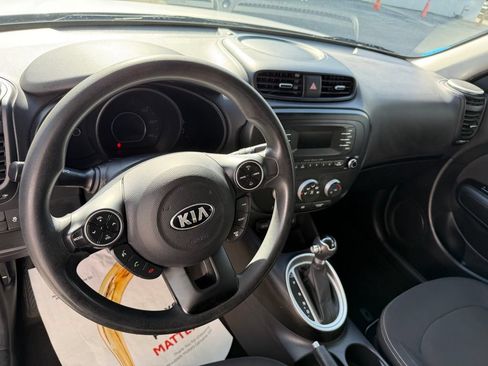 Used 2014 Kia Soul FWD image 2
