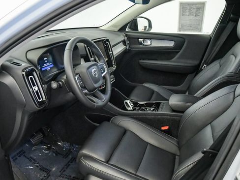 Certified 2026 Volvo XC40 B5 Plus AWD/4WD image 17