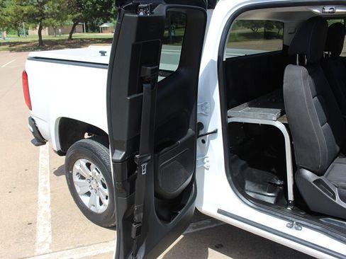 Used 2022 Chevrolet Colorado LT w/ Fleet Safety Package RWD image 19