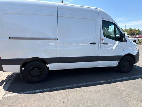 Used 2025 Mercedes-Benz Sprinter 2500 image 9