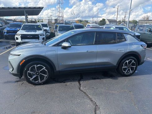 New 2026 Chevrolet Equinox EV LT image 3
