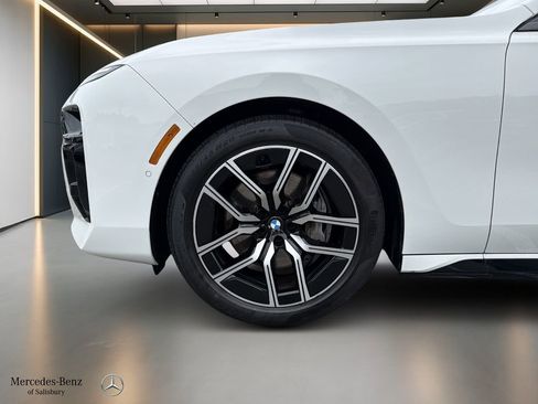Used 2025 BMW 740i xDrive AWD/4WD image 18