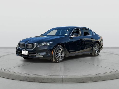 Used 2026 BMW 530i xDrive w/ Premium Package AWD/4WD image 3
