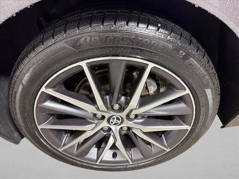 Used 2022 Toyota Camry XLE FWD image 19