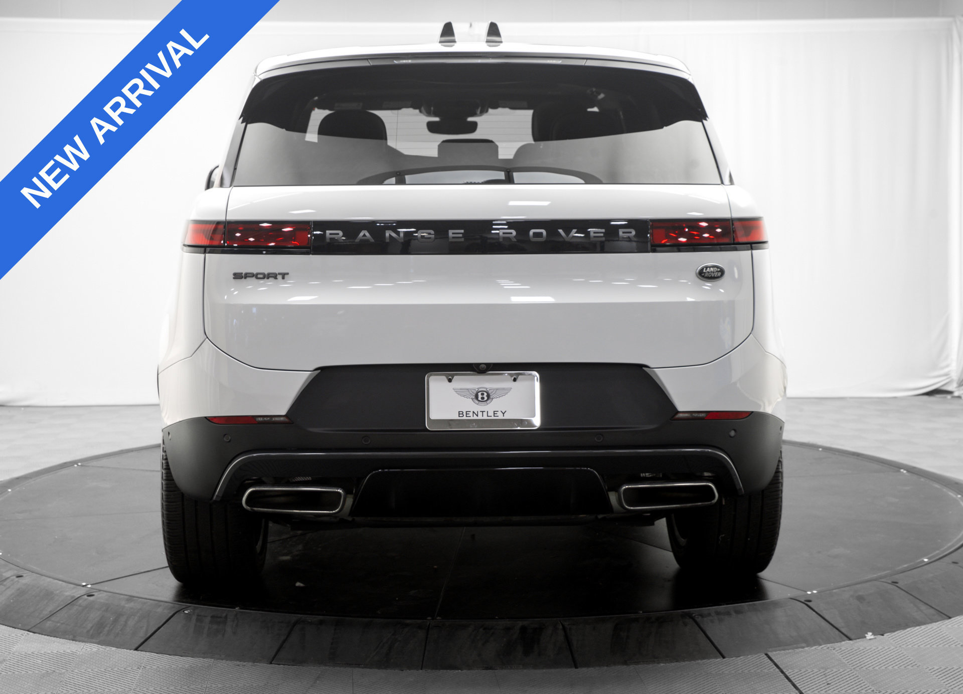 Used 2023 Land Rover Range Rover Sport SE AWD/4WD image 6
