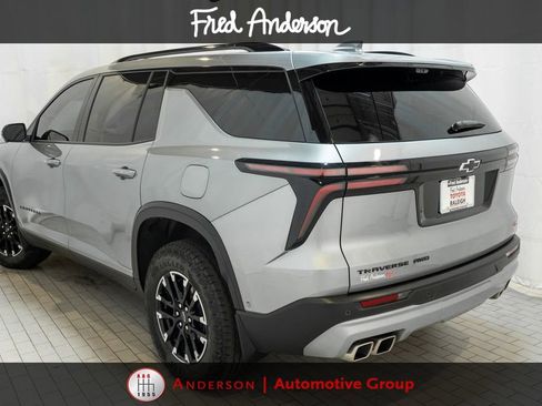 Used 2025 Chevrolet Traverse Z71 w/ Enhanced Driving Package AWD/4WD image 4