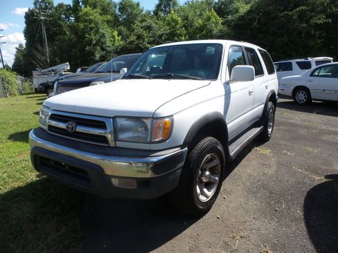 Used 1999 Toyota 4Runner SR5 image 1