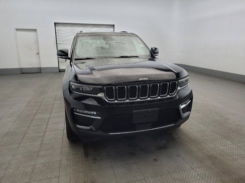 Used 2023 Jeep Grand Cherokee Limited image 14
