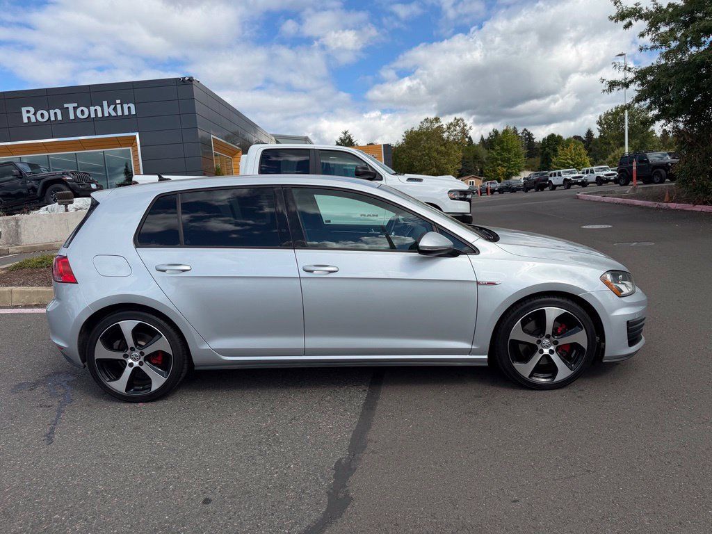 Used 2015 Volkswagen Golf 4-Door FWD image 8