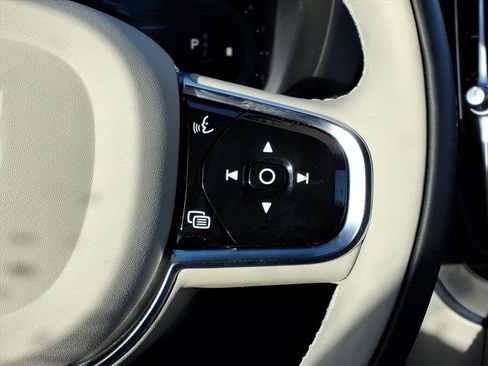 Certified 2023 Volvo XC60 B5 Plus w/ Protection Package Premier image 25