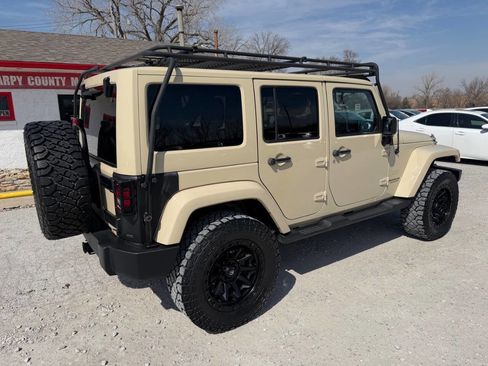 Used 2012 Jeep Wrangler Unlimited Sahara w/ Connectivity Group AWD/4WD image 3