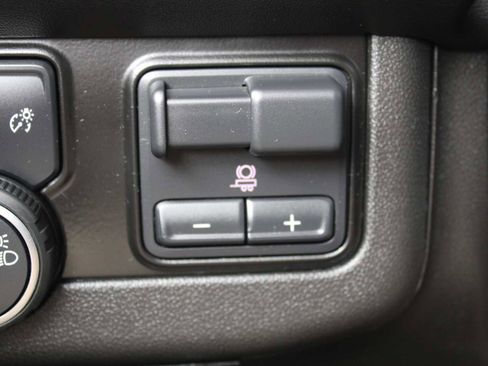 Used 2023 Chevrolet Suburban Z71 w/ Luxury Package AWD/4WD image 18