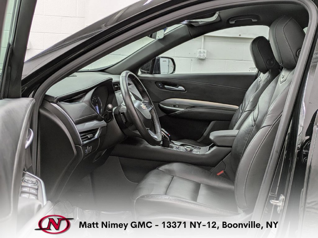 Used 2023 Cadillac XT4 Premium Luxury AWD/4WD image 3