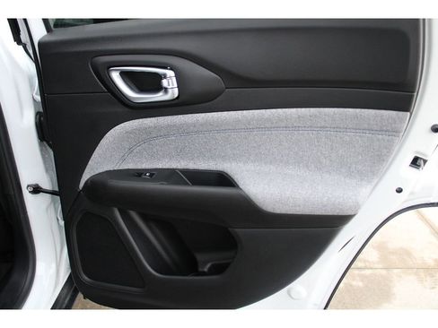 New 2026 Jeep Compass Latitude image 24