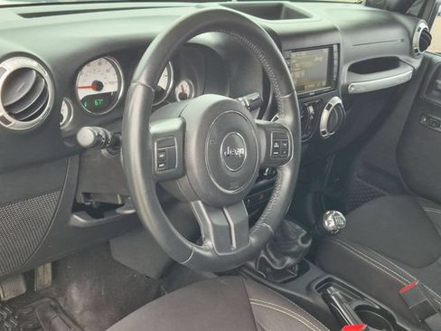 Used 2014 Jeep Wrangler Unlimited Sahara AWD/4WD image 11