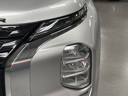 Used 2022 Mitsubishi Outlander SEL Black Edition image 6