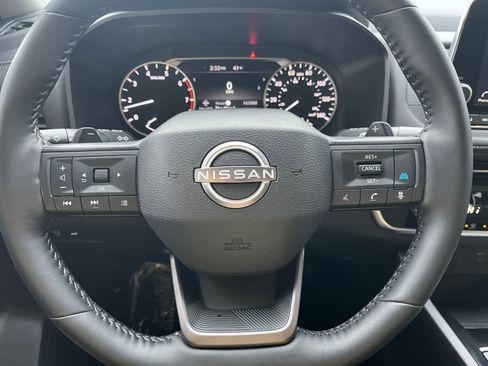 Used 2025 Nissan Rogue SV image 30