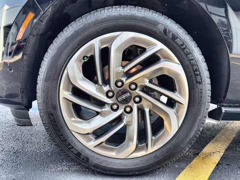 Certified 2025 Lincoln Navigator Reserve AWD/4WD image 19