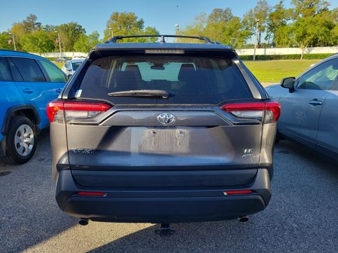 Used 2021 Toyota RAV4 LE image 13