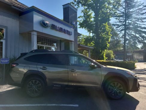 Certified 2023 Subaru Outback Onyx Edition AWD/4WD image 2