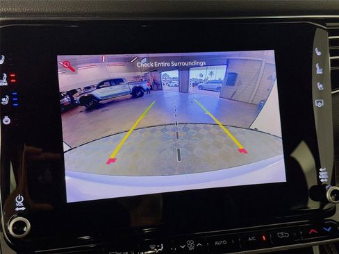 Used 2024 Jeep Wagoneer L Series II w/ Premium Group I AWD/4WD image 17
