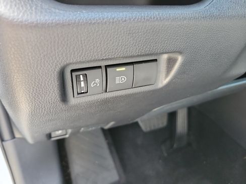 Used 2025 Toyota RAV4 XLE AWD/4WD image 24