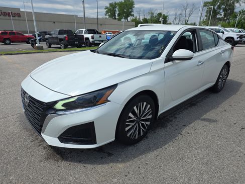 Used 2023 Nissan Altima 2.5 SV AWD/4WD image 7