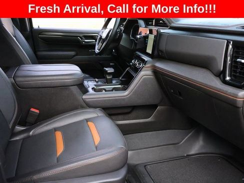 Used 2023 GMC Sierra 1500 AT4 w/ Technology Package AWD/4WD image 7