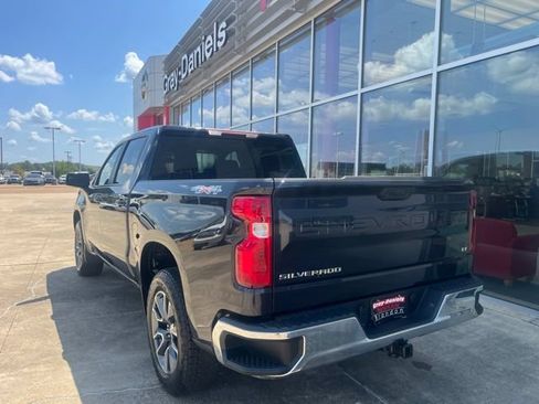 Used 2023 Chevrolet Silverado 1500 LT AWD/4WD image 2