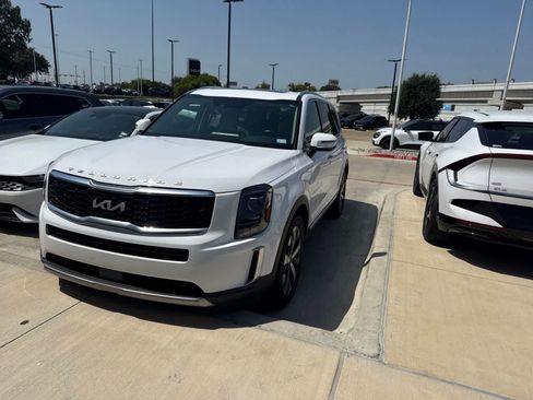 Certified 2022 Kia Telluride S FWD image 2