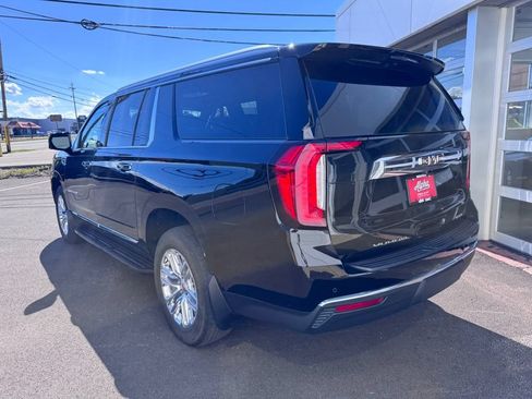 Used 2023 GMC Yukon XL SLT w/ SLT Premium Package AWD/4WD image 3