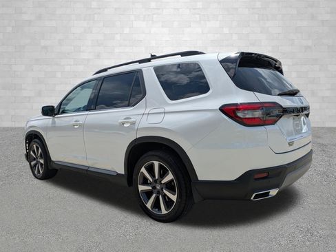 Used 2023 Honda Pilot Touring image 4