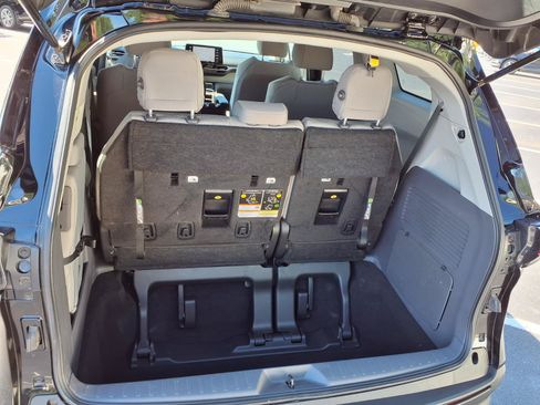 Used 2023 Toyota Sienna LE AWD/4WD image 26