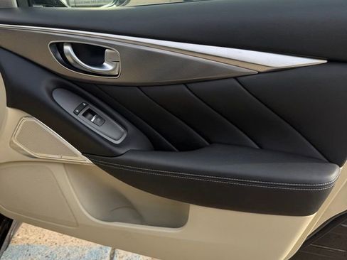 Used 2017 INFINITI Q50 3.0t Premium w/ Driver Assistance Package image 19