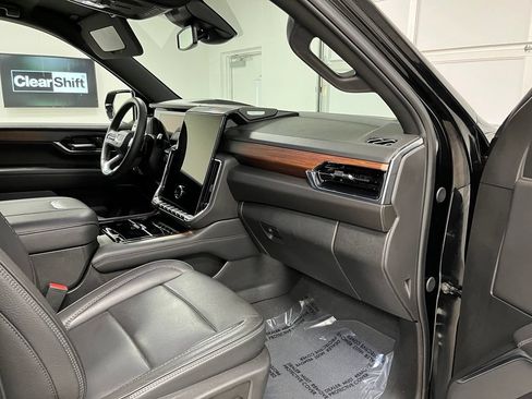 Used 2025 GMC Yukon XL Denali AWD/4WD image 57
