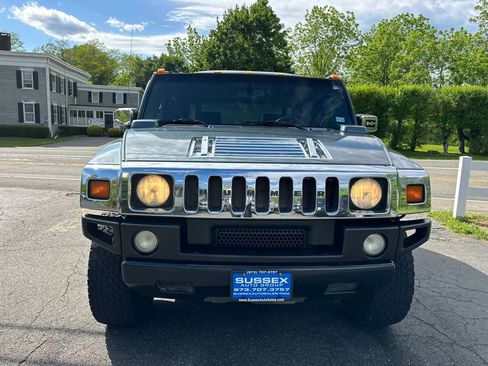 Used 2005 HUMMER H2 SUT w/ Preferred Equipment Group AWD/4WD image 2