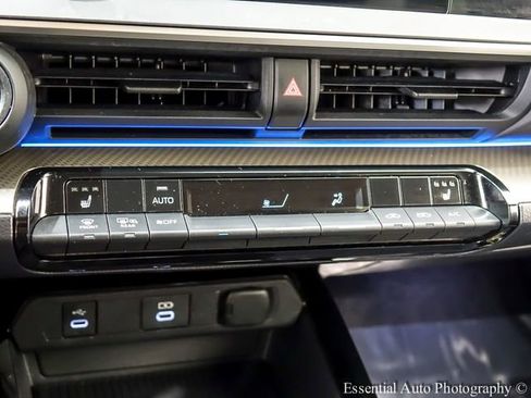 Used 2024 Toyota Prius XLE AWD/4WD image 16